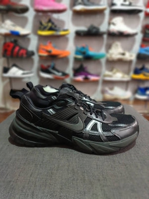 NIKE V2K RUN BLACK